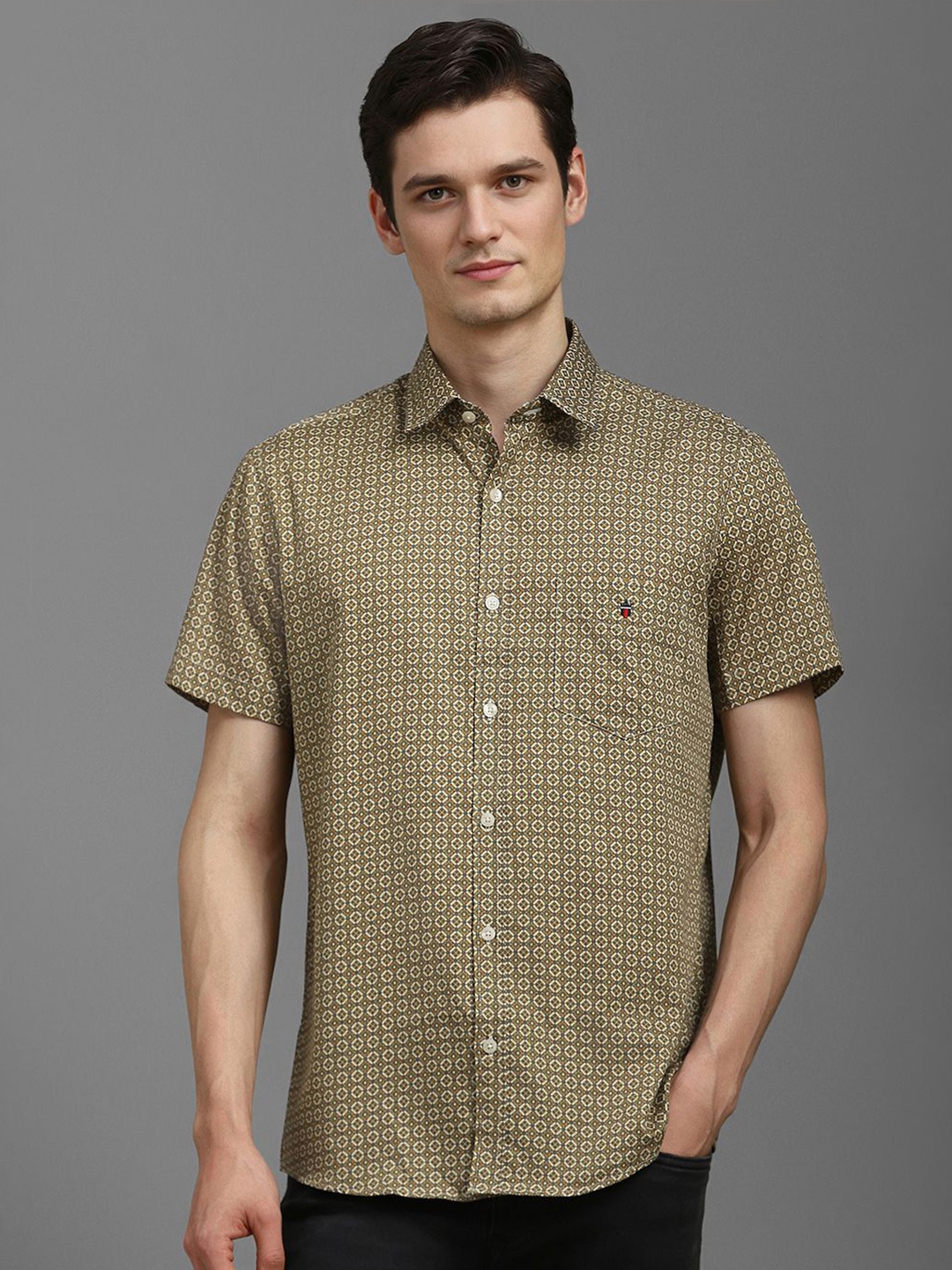 

Louis Philippe Sport Men Slim Fit Opaque Printed Casual Shirt, Beige