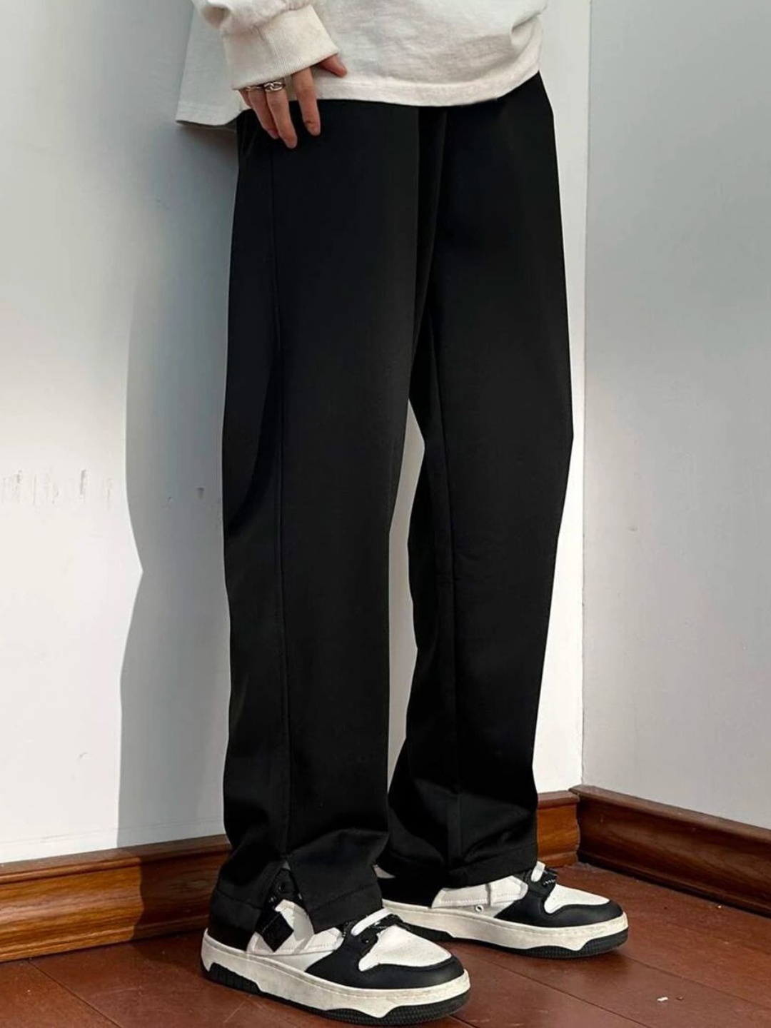 

THE BEETEL HOUSE Men Relaxed Loose Fit Easy Wash Trousers, Black