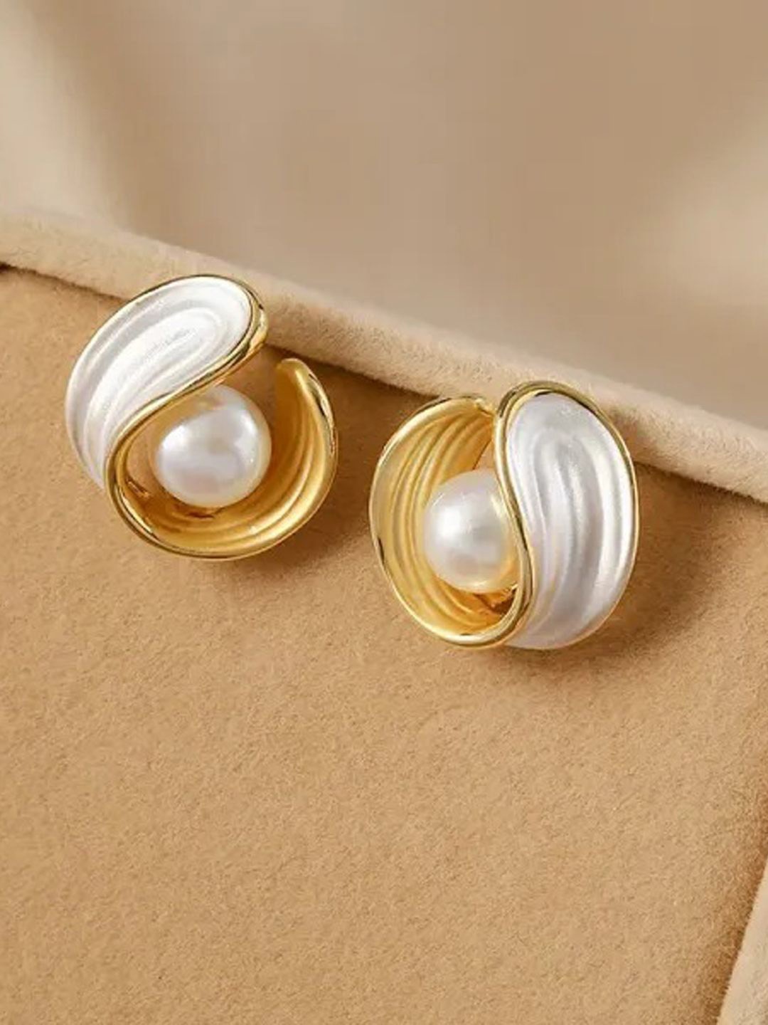 

BEYTER Korean Pearls Beaded Contemporary Shaped Studs, White