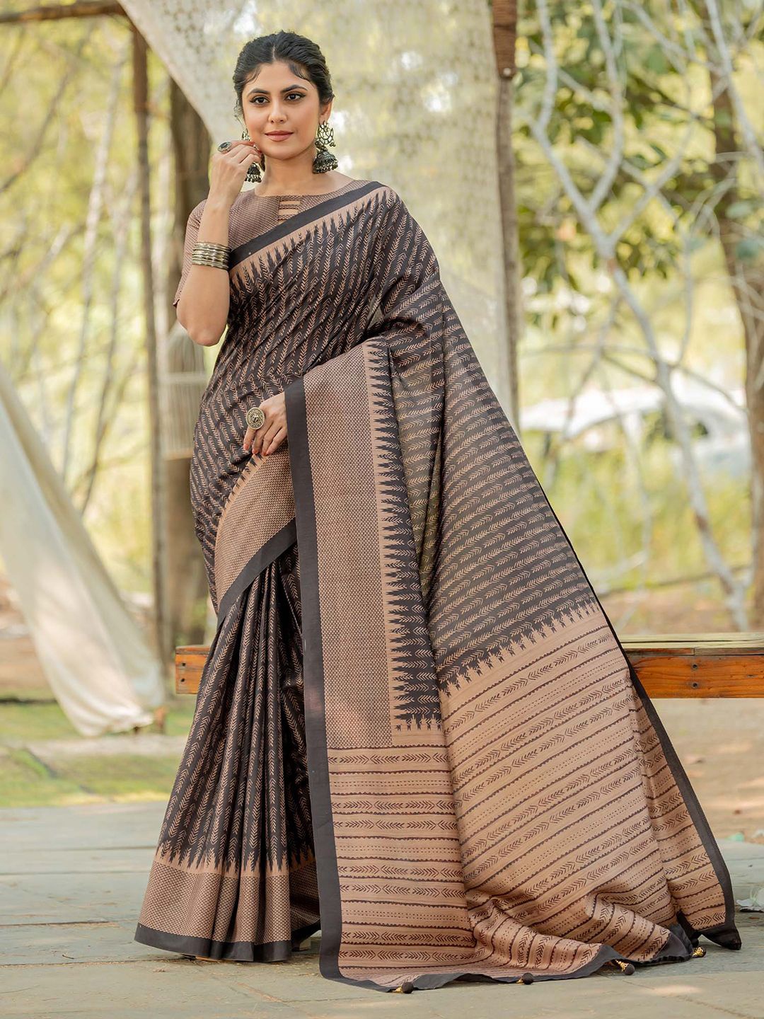 

KALINI Ethnic Motifs Silk Blend Block Print Saree, Black