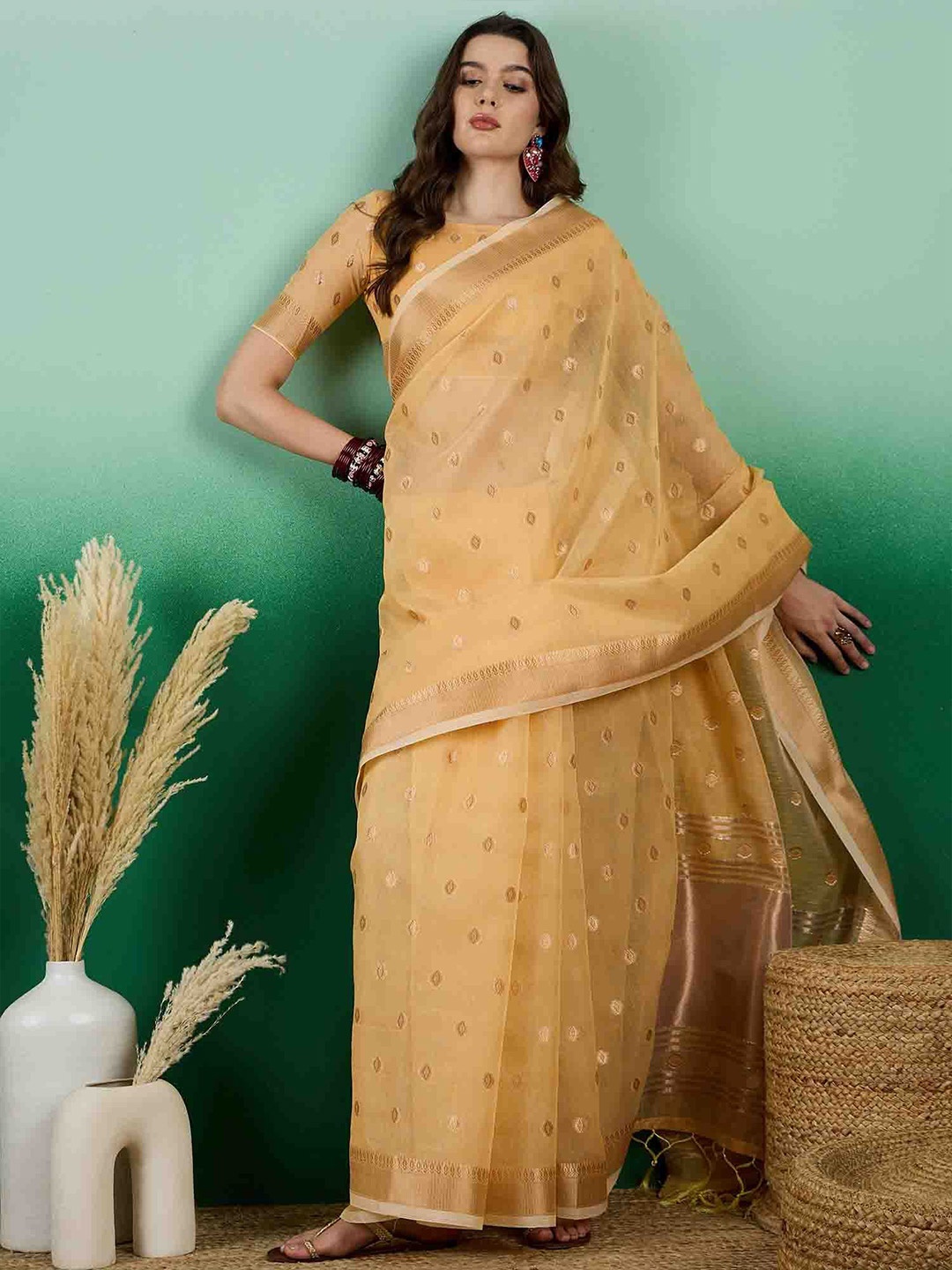 

DIVASTRI Woven Design Saree With Blouse, Yellow