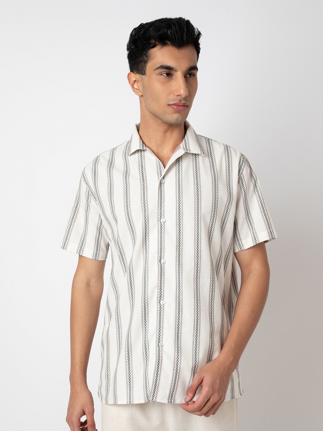 

MARK & ALBERT Men Opaque Striped Casual Shirt, Green