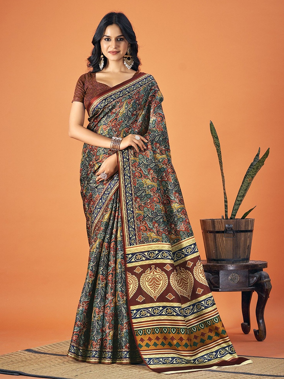 

DIVASTRI Paisley Printed Saree With Unstitched Blouse, Teal