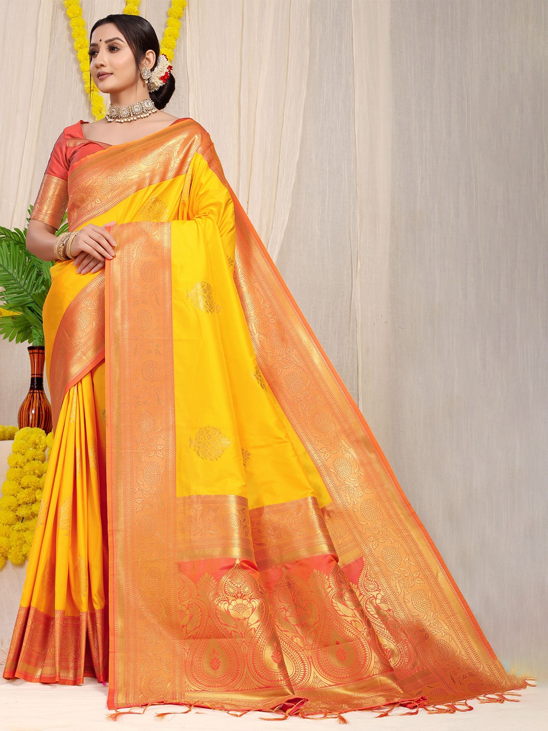 

Kandora Woven Design Zari Pure Silk Banarasi Saree, Yellow