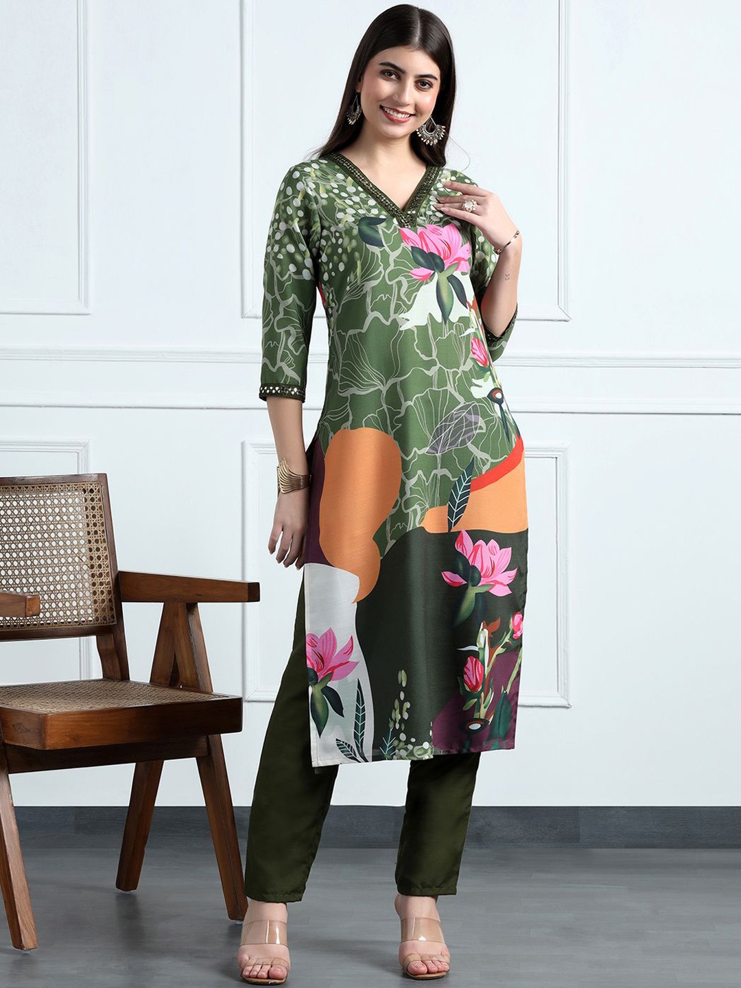 

Sangria Floral Printed Notch Neck Kurta With Trousers, Green
