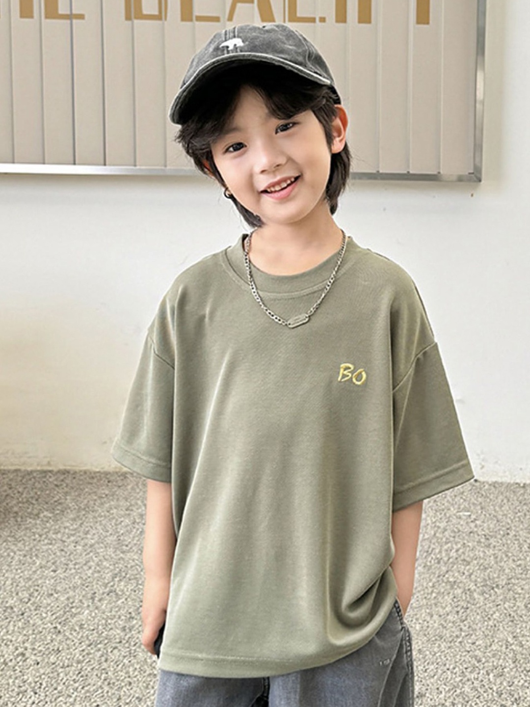 

LULU & SKY Boys Solid Round Neck T-shirt, Green