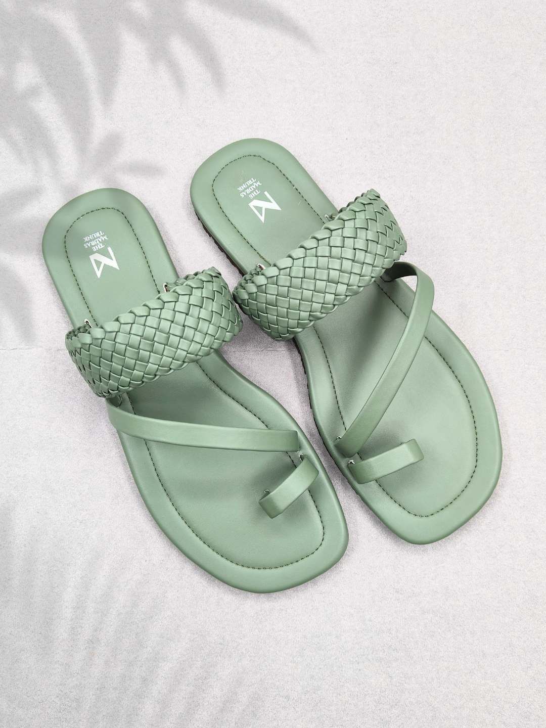 

THE MADRAS TRUNK Men Comfort Sandals, Green