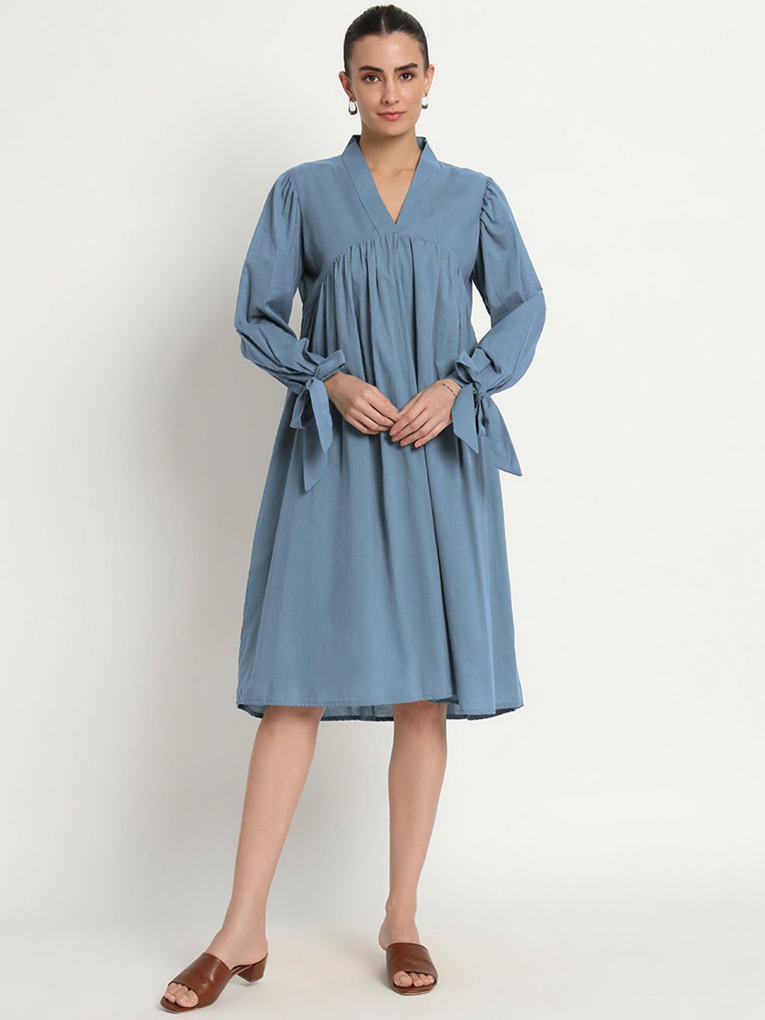 

Thevasa Bluedawn Bowtiful Gathering V Neck Dress, Blue