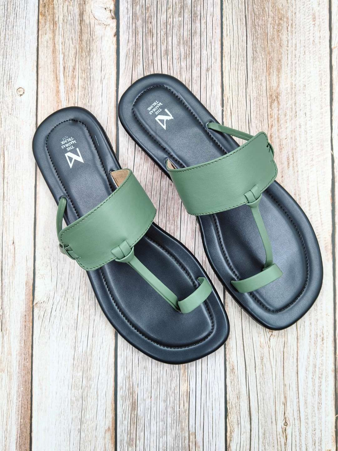 

THE MADRAS TRUNK Men Comfort Sandals, Black