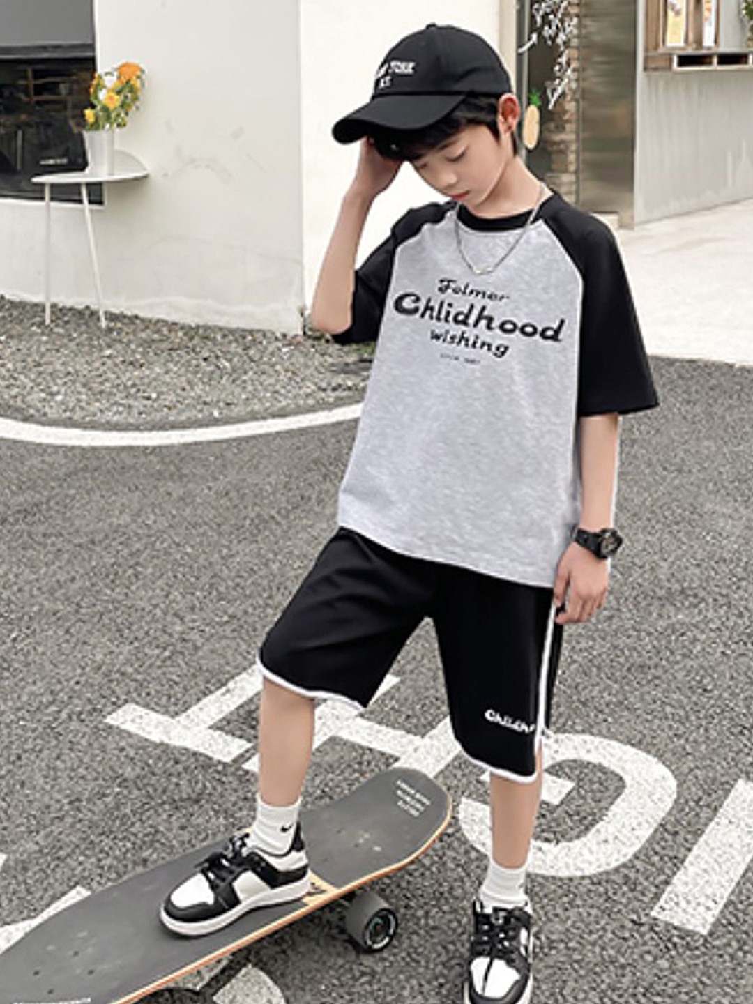 

LULU & SKY Boys Printed Round Neck Cotton T-Shirt With Shorts, Black