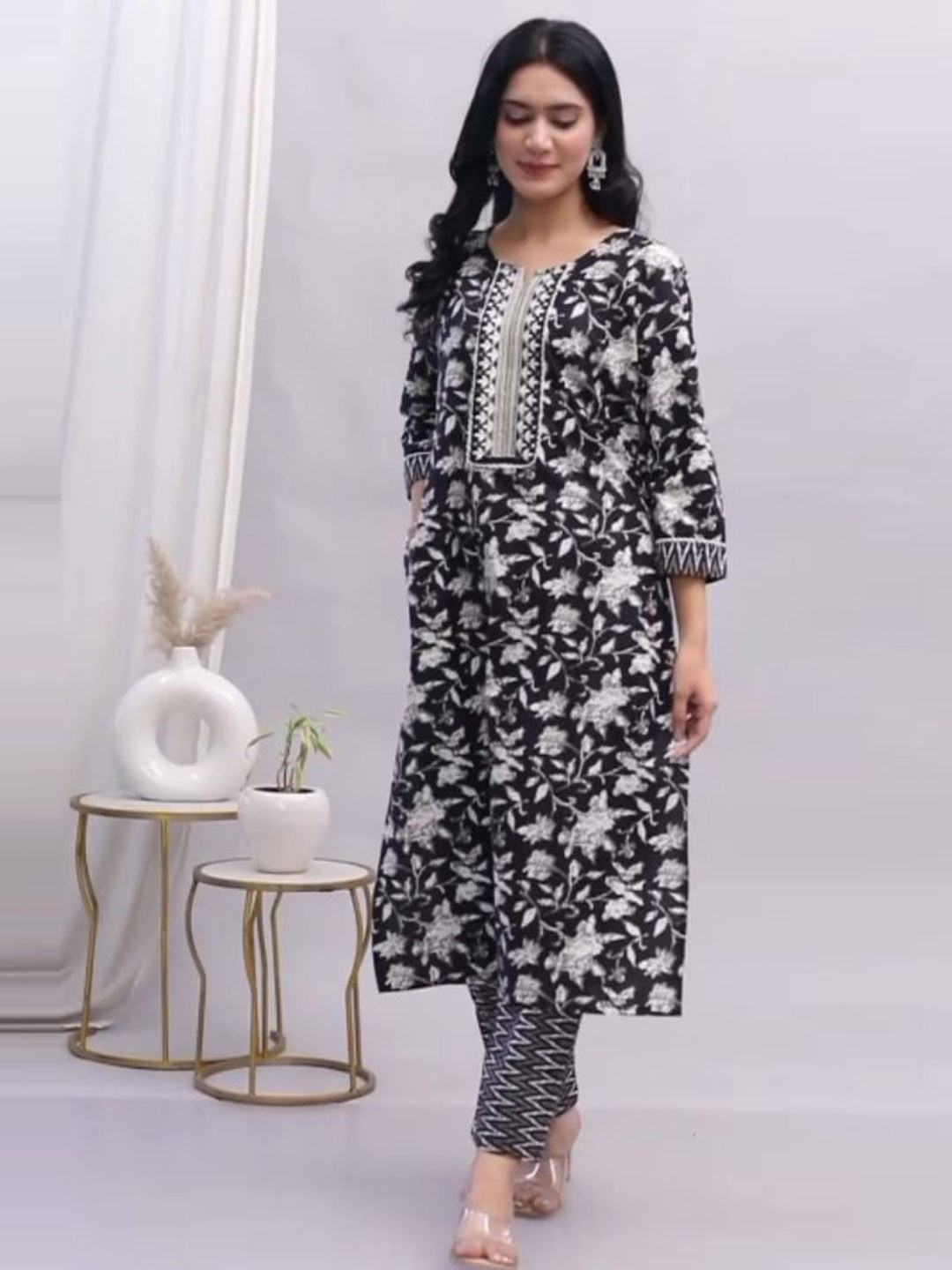 

Aadikart Floral Printed Round Neck Pure Cotton Straight Kurta With Trousers, Black