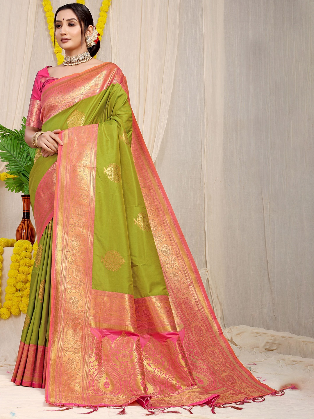 

Kandora Woven Design Zari Pure Silk Banarasi Saree, Olive