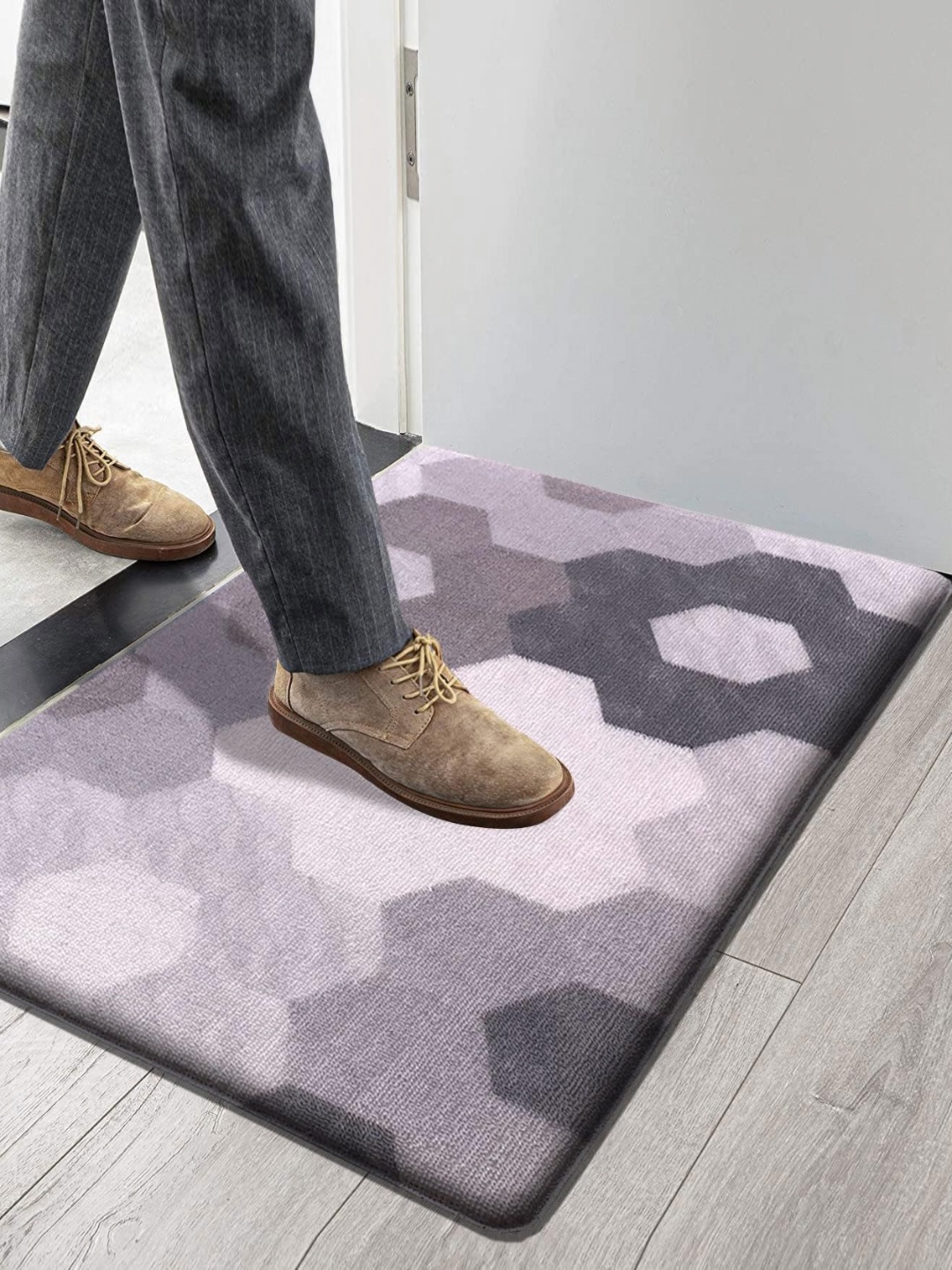 

LUXEHOME INTERNATIONAL White & Grey Geometric Printed Anti-Skid Doormat