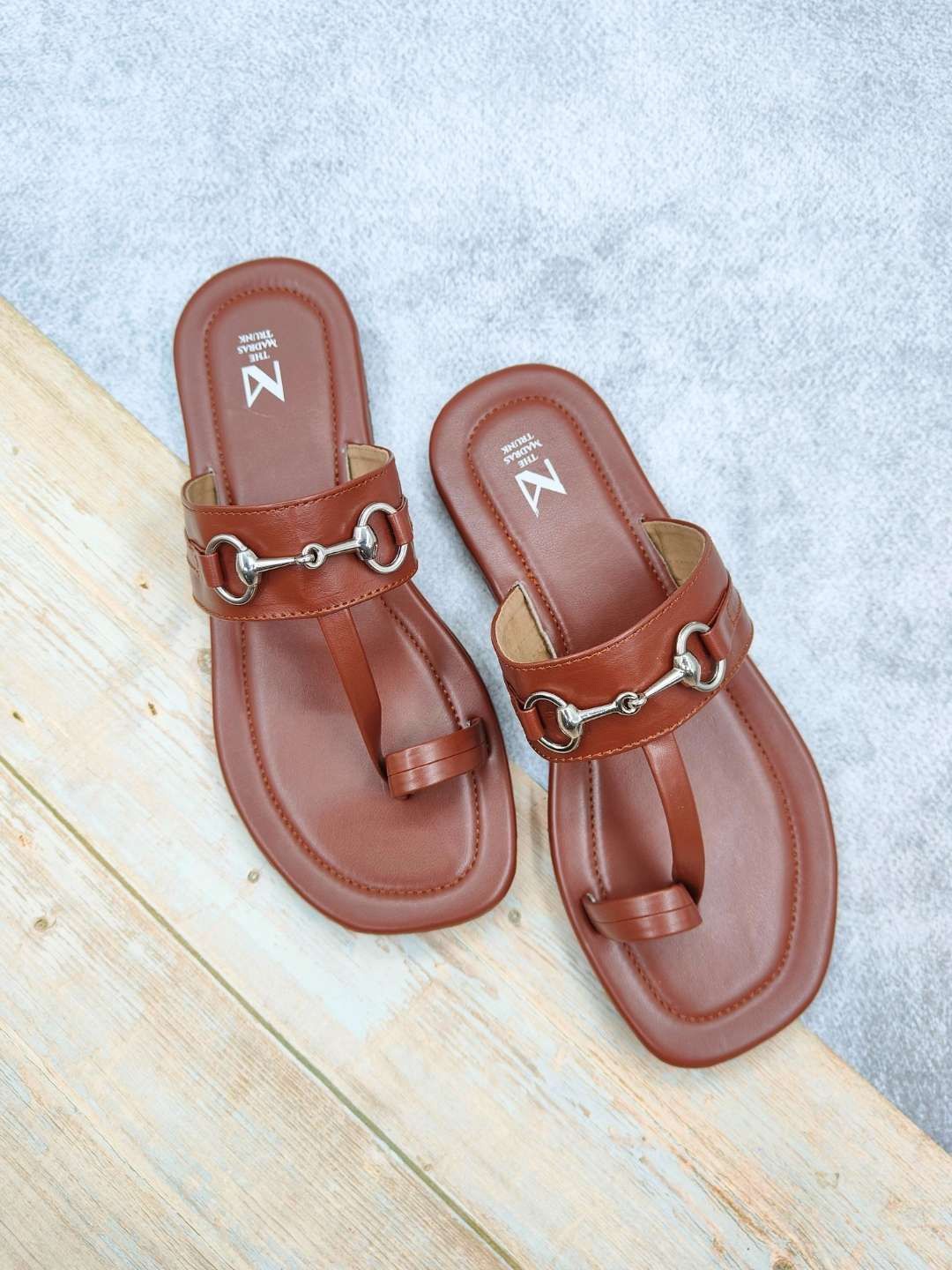 

THE MADRAS TRUNK Men Comfort Sandals, Brown