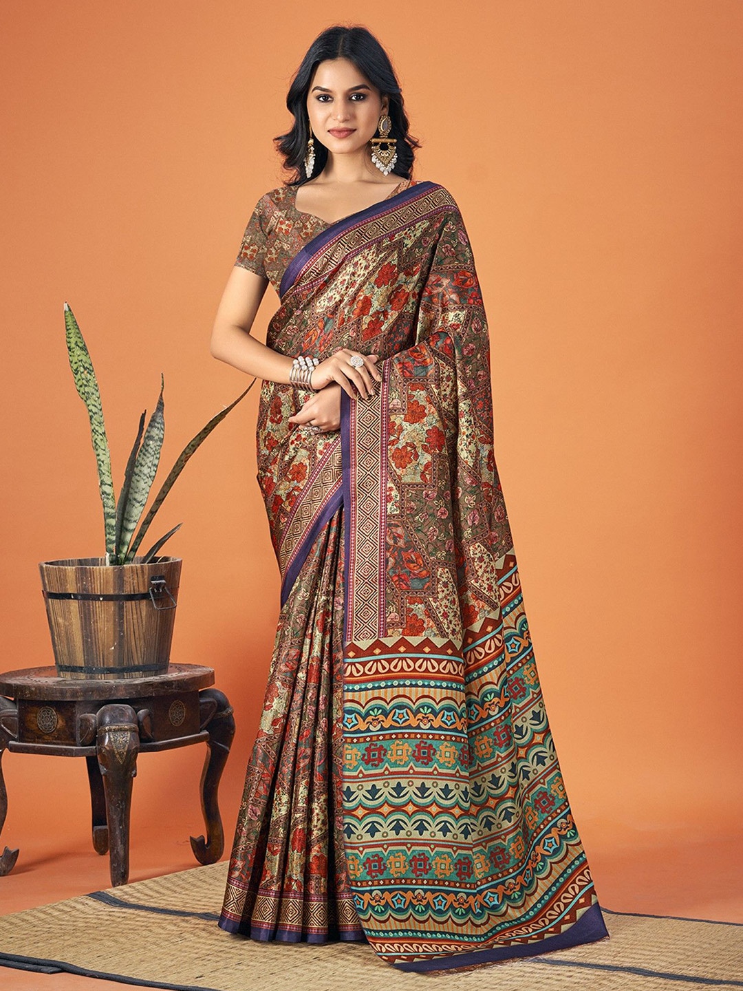 

DIVASTRI Floral Printed Saree With Unstitched Blouse Piece, Brown