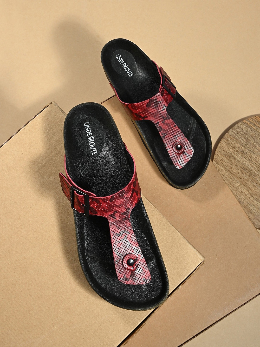 

UNDERROUTE Men Comfort Sandals, Red