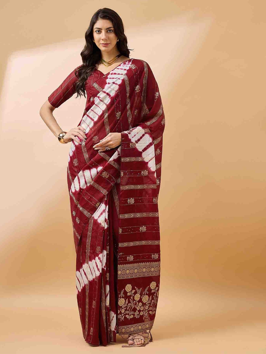 

DIVASTRI Woven Design Saree With Blouse, Maroon