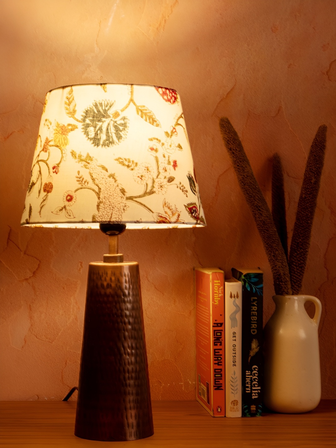 

green girgit White Printed Frusturical Shaped Metal Table Lamp With Bulb