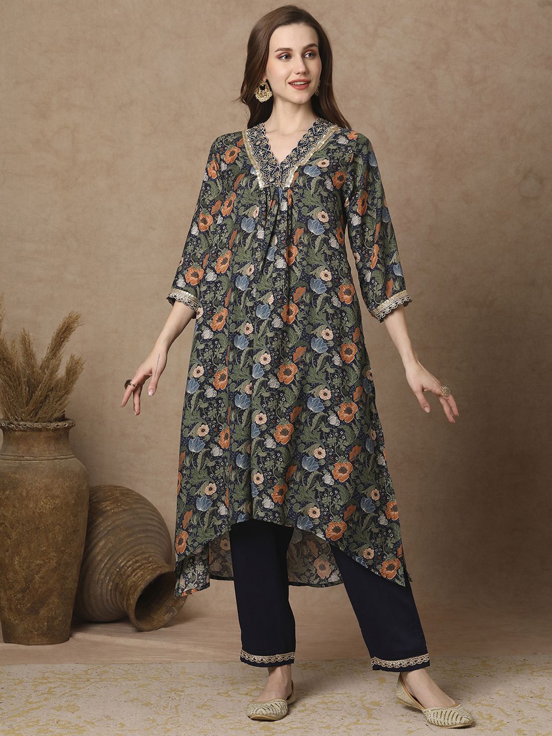 

FASHOR Floral Printed Pleated V-Neck A-Line Kurta With Trousers, Navy blue