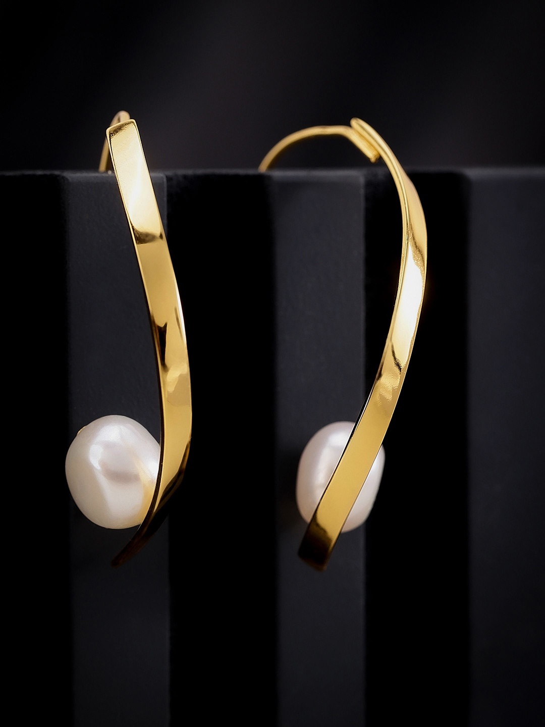 

DIAVO Sterling-Silver Gold-Plated Pearls Beaded Contemporary Shaped Drop Earrings