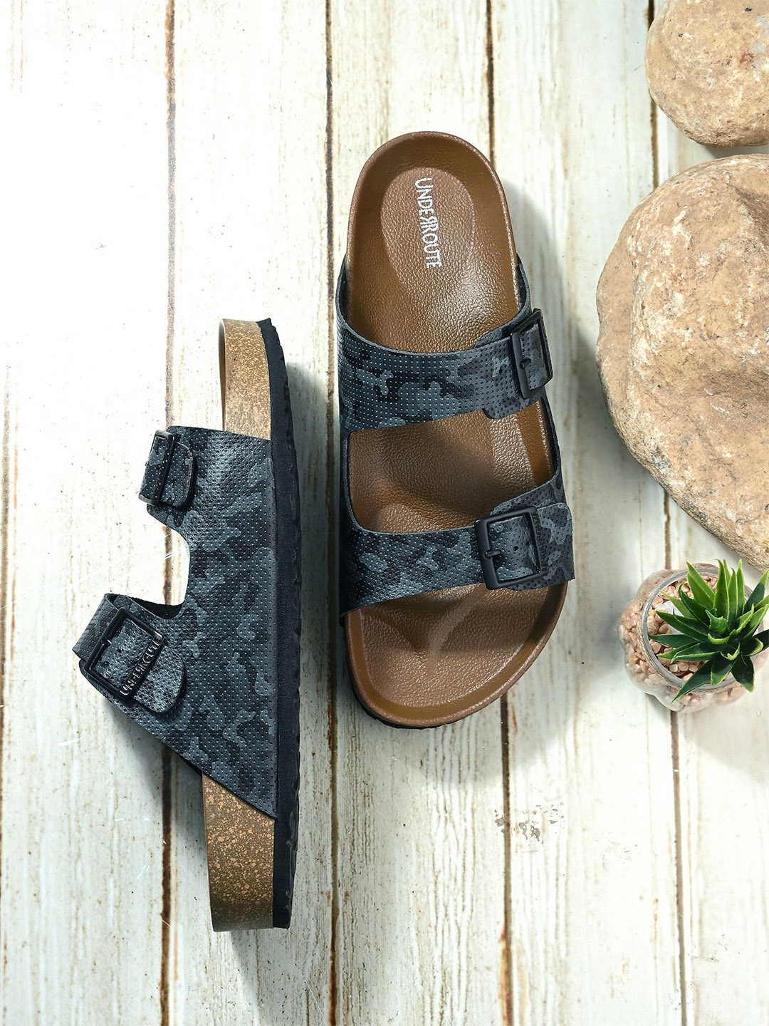 

The Roadster Lifestyle Co Men Printed Comfort Sandals, Navy blue
