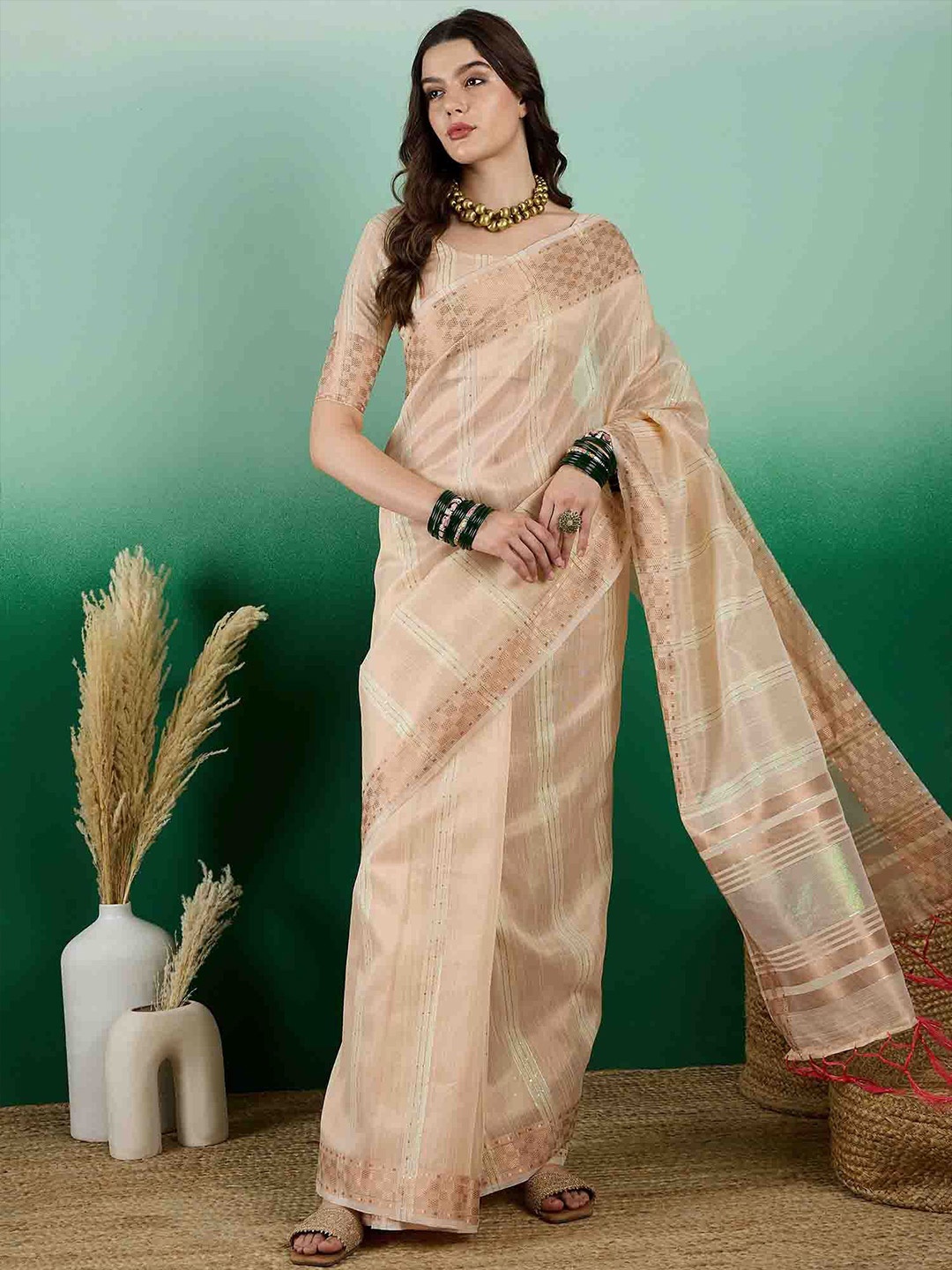 

DIVASTRI Woven Design Saree With Blouse, Beige