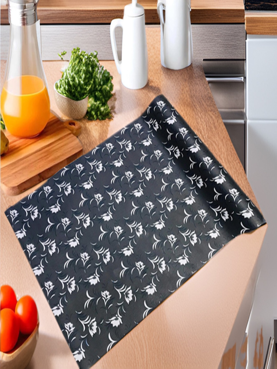 

REVEXO Black & White Printed Water-Resistant Shelf Liner