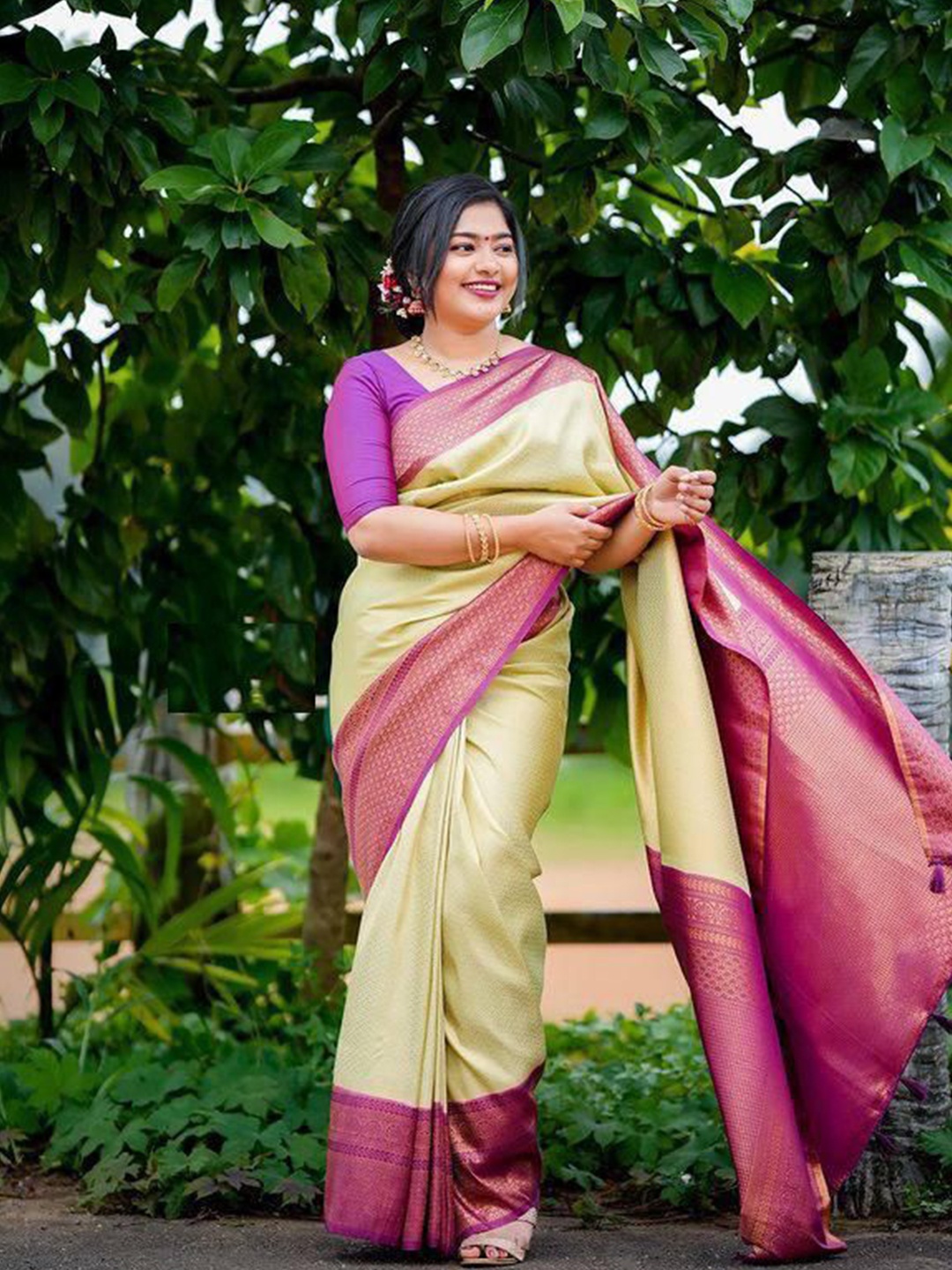 

LADY SHOPI Woven Design Zari Pure Silk Banarasi Saree, Cream