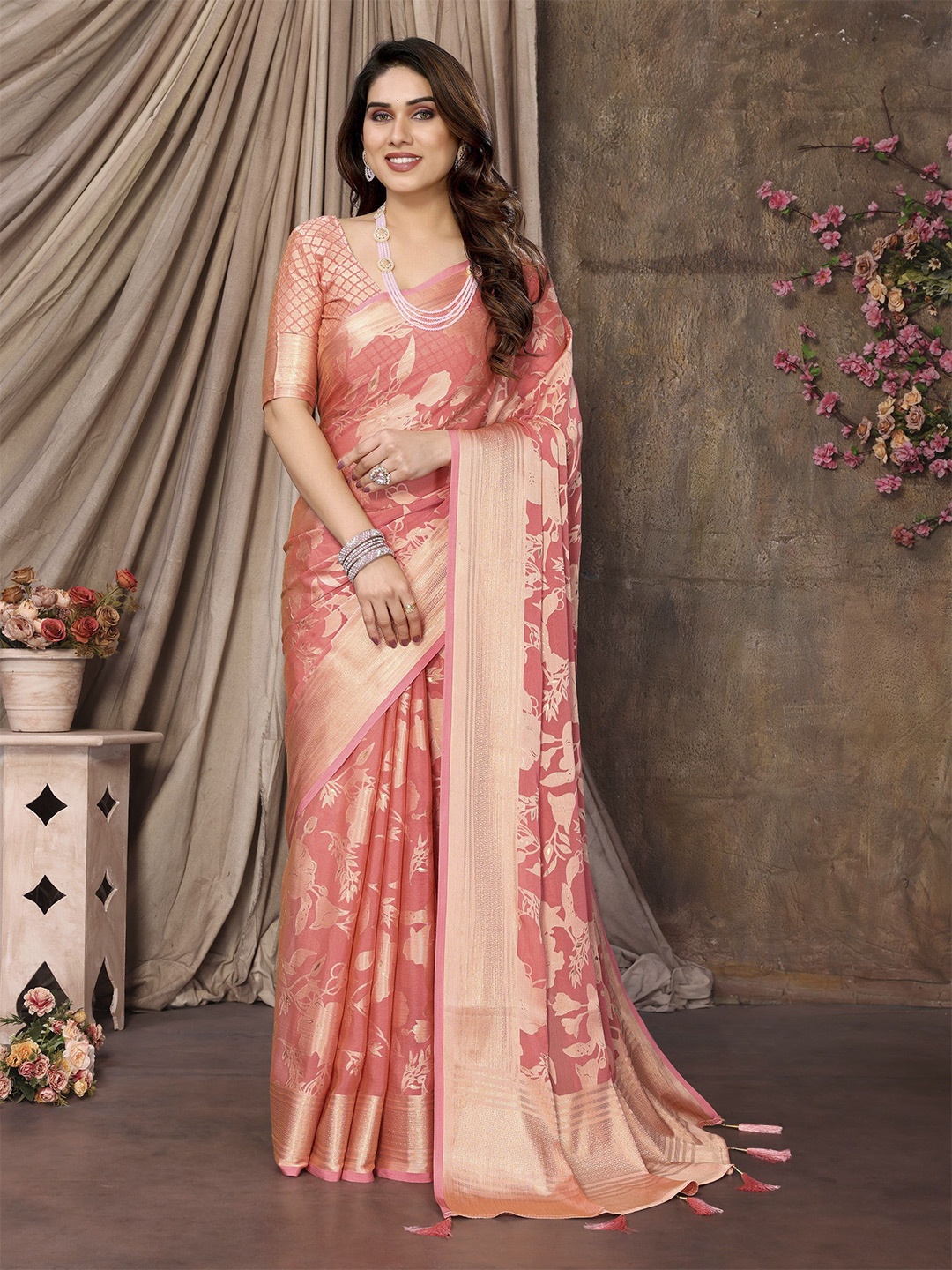 

Sangria Floral Printed Saree With Blouse Piece, Pink
