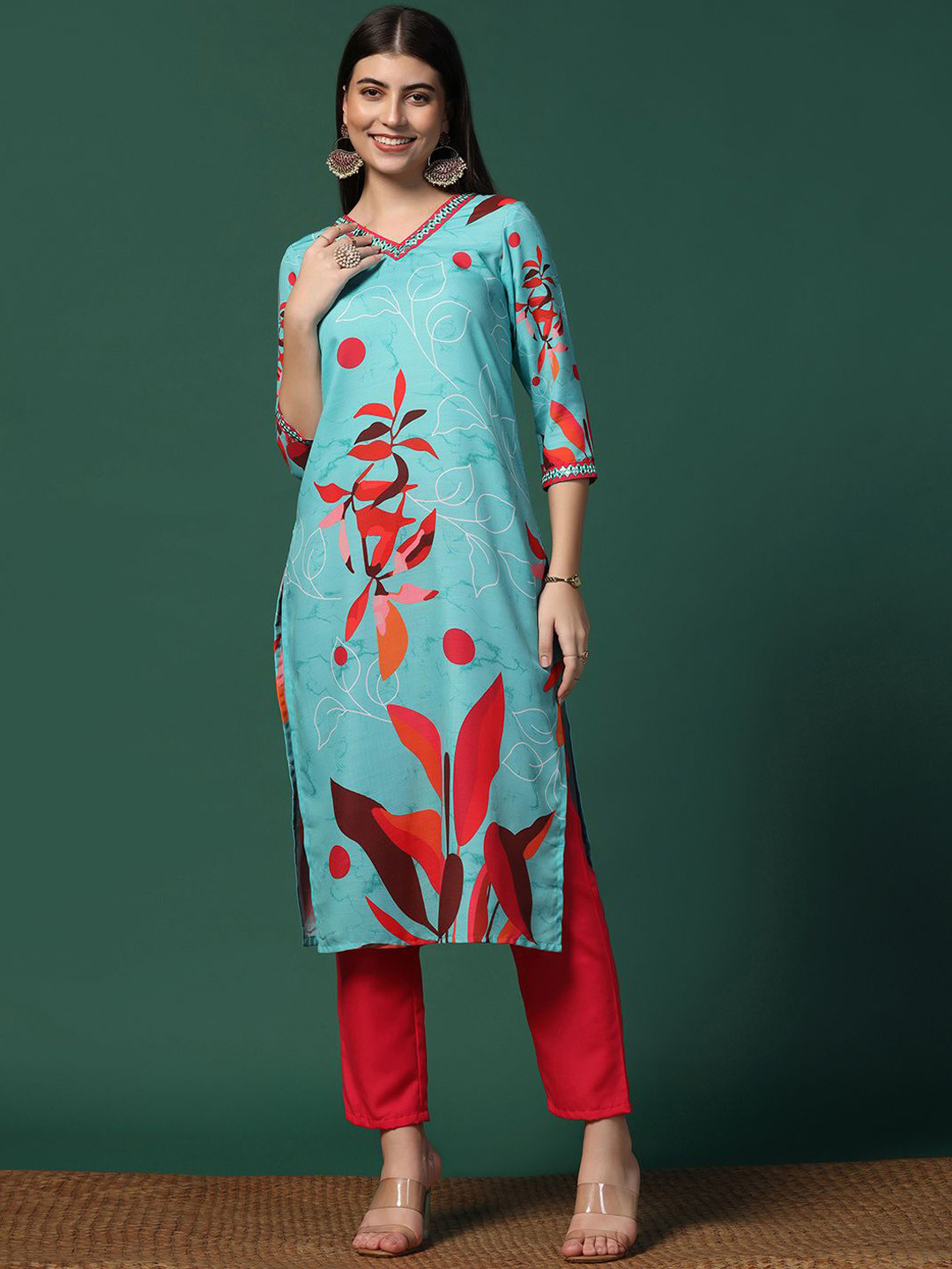 

Sangria Floral Printed V-Neck Straight Kurta With Trousers, Blue