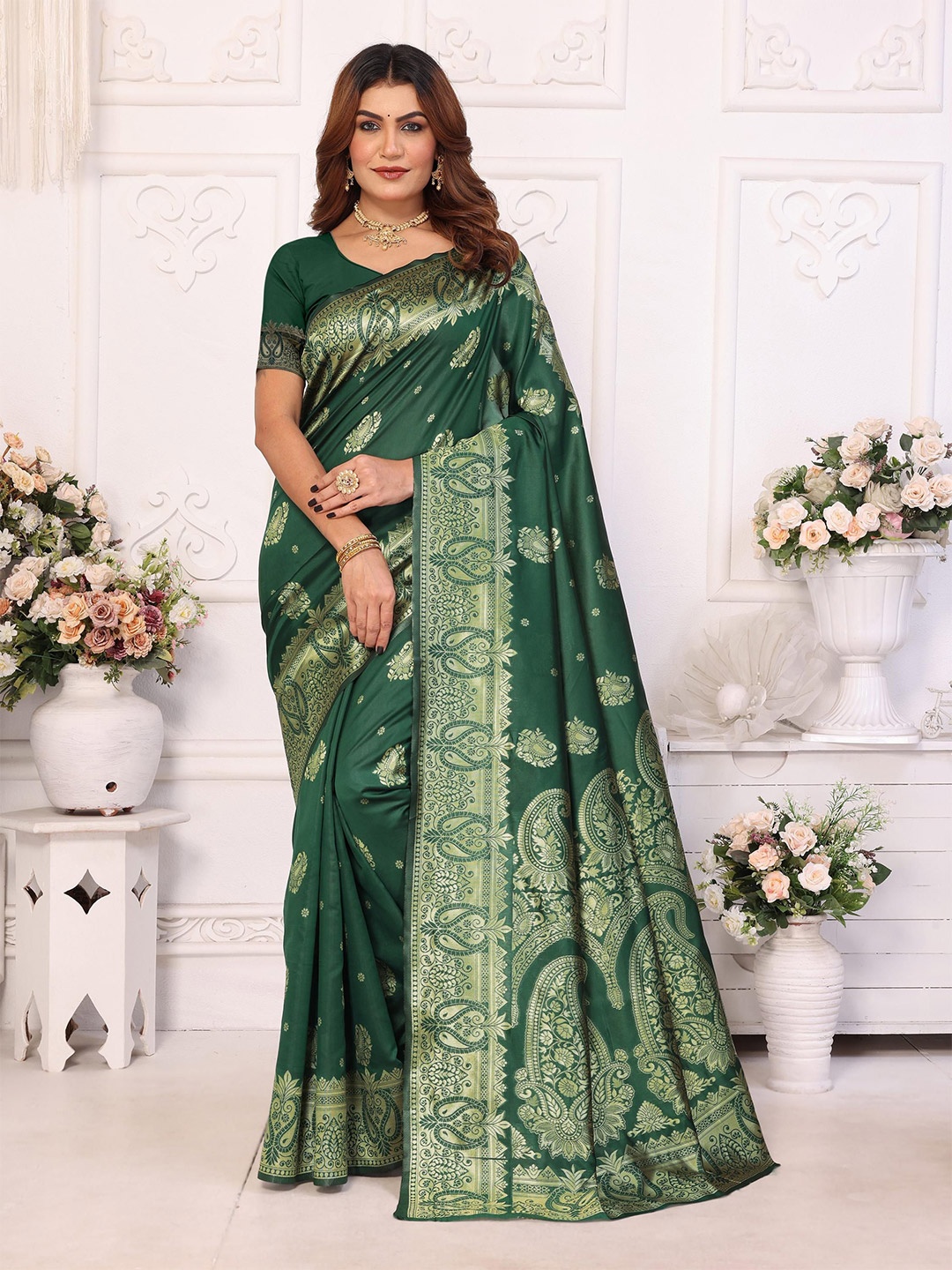 

WEAREZEE Woven Design Silk Blend Designer Saree, Green