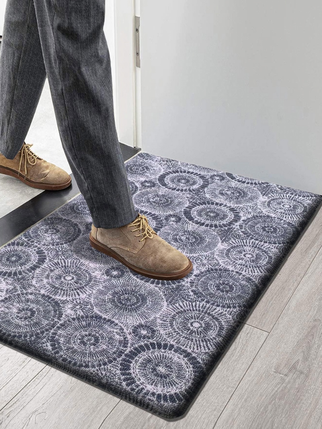 

LUXEHOME INTERNATIONAL Blue & White Ethnic Motifs Printed Anti-Skid Doormat