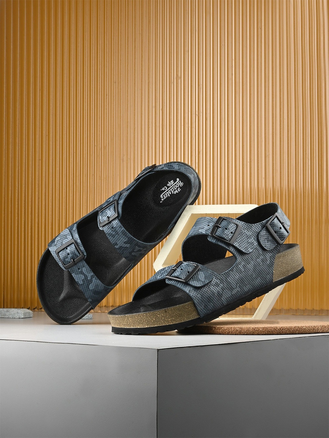 

The Roadster Lifestyle Co Men Printed Comfort Sandals, Navy blue