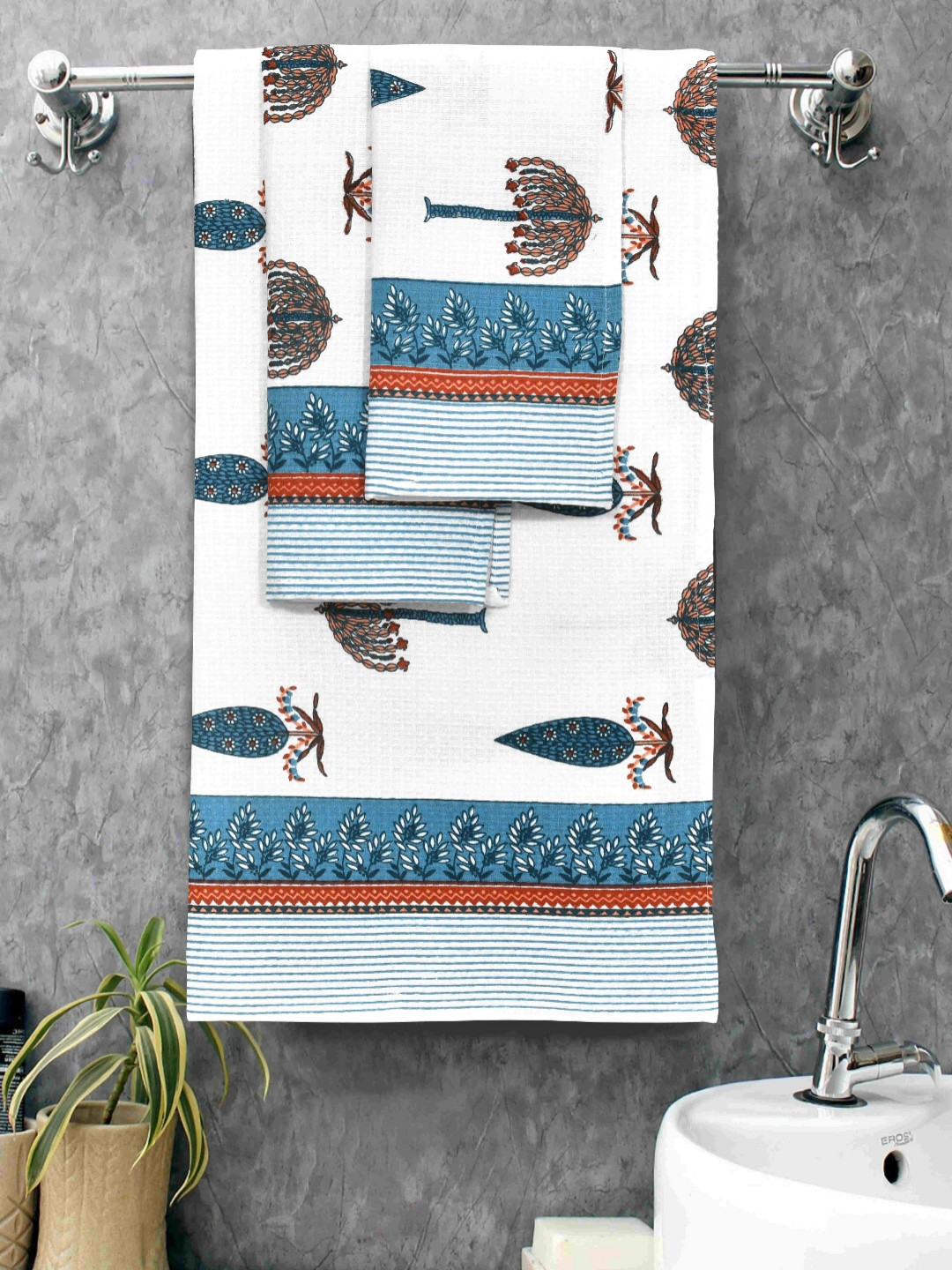 

MAFATLAL White & Blue 3 Pieces Ethnic Motifs Printed Cotton 250 GSM Towel Set