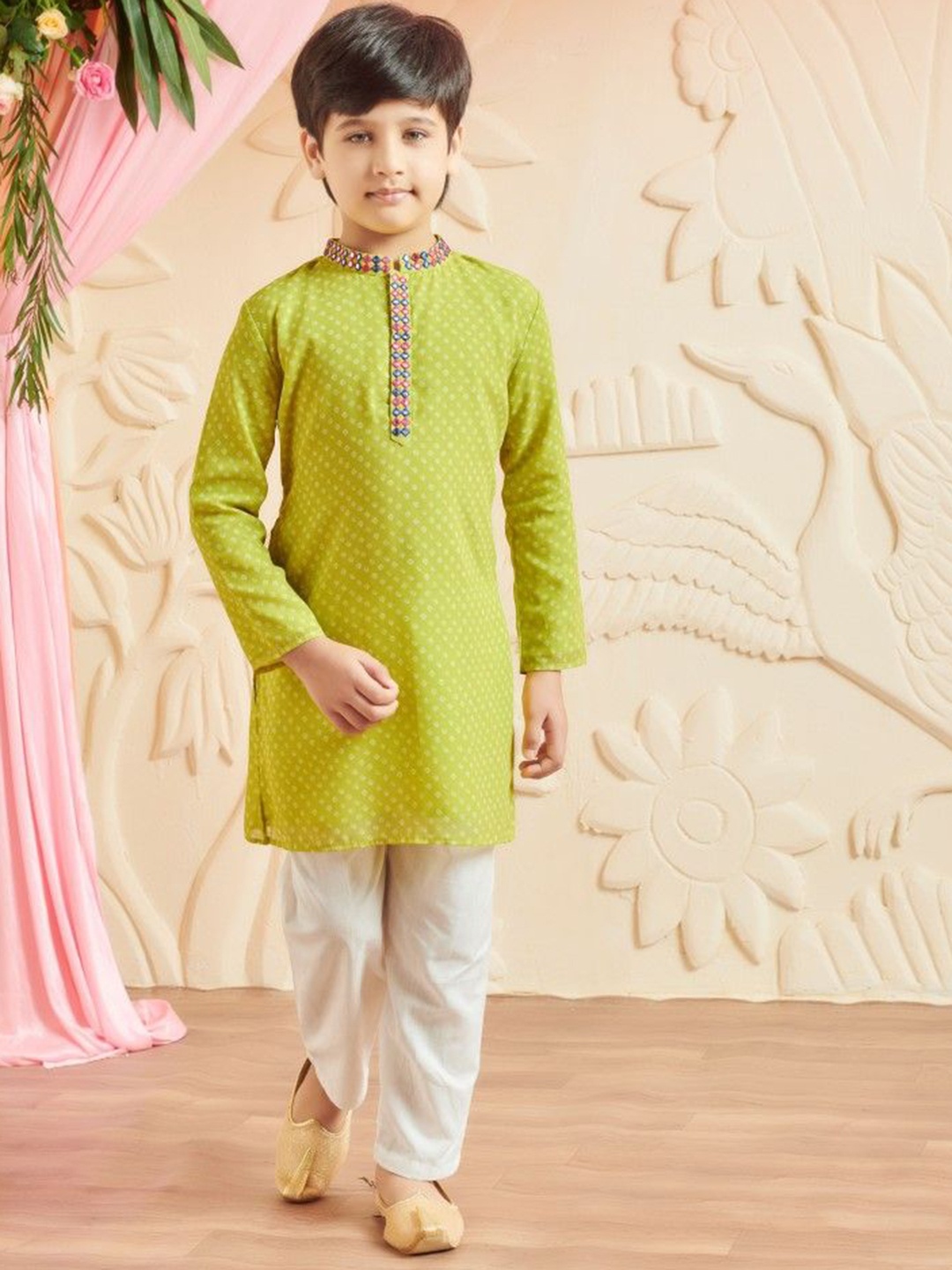 

MASTARANG Boys Bandhani Printed Mandarin Collar Mirror Work Straight Kurta, Lime green