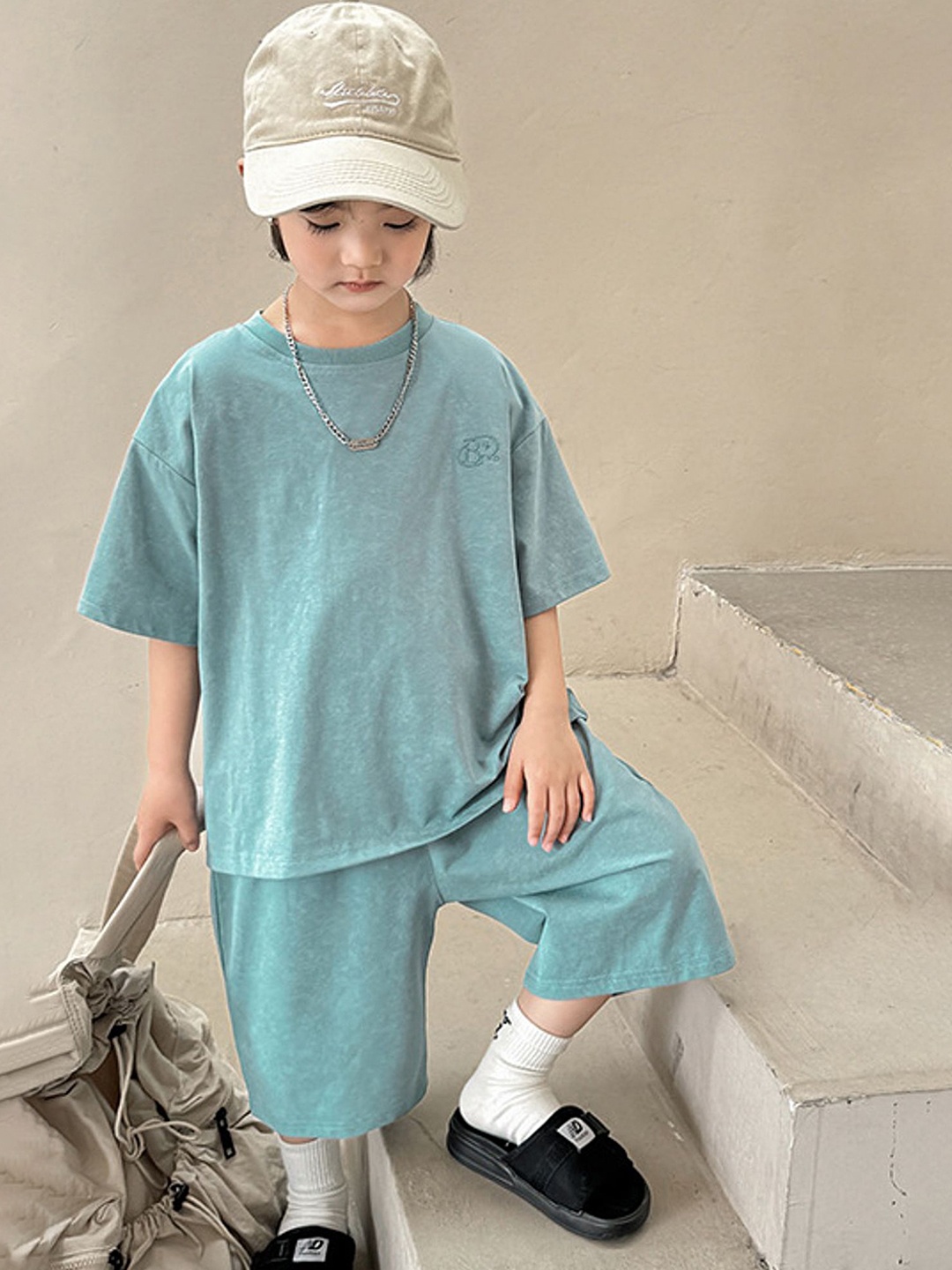 

LULU & SKY Boys Round Neck T-Shirt With Capris, Blue