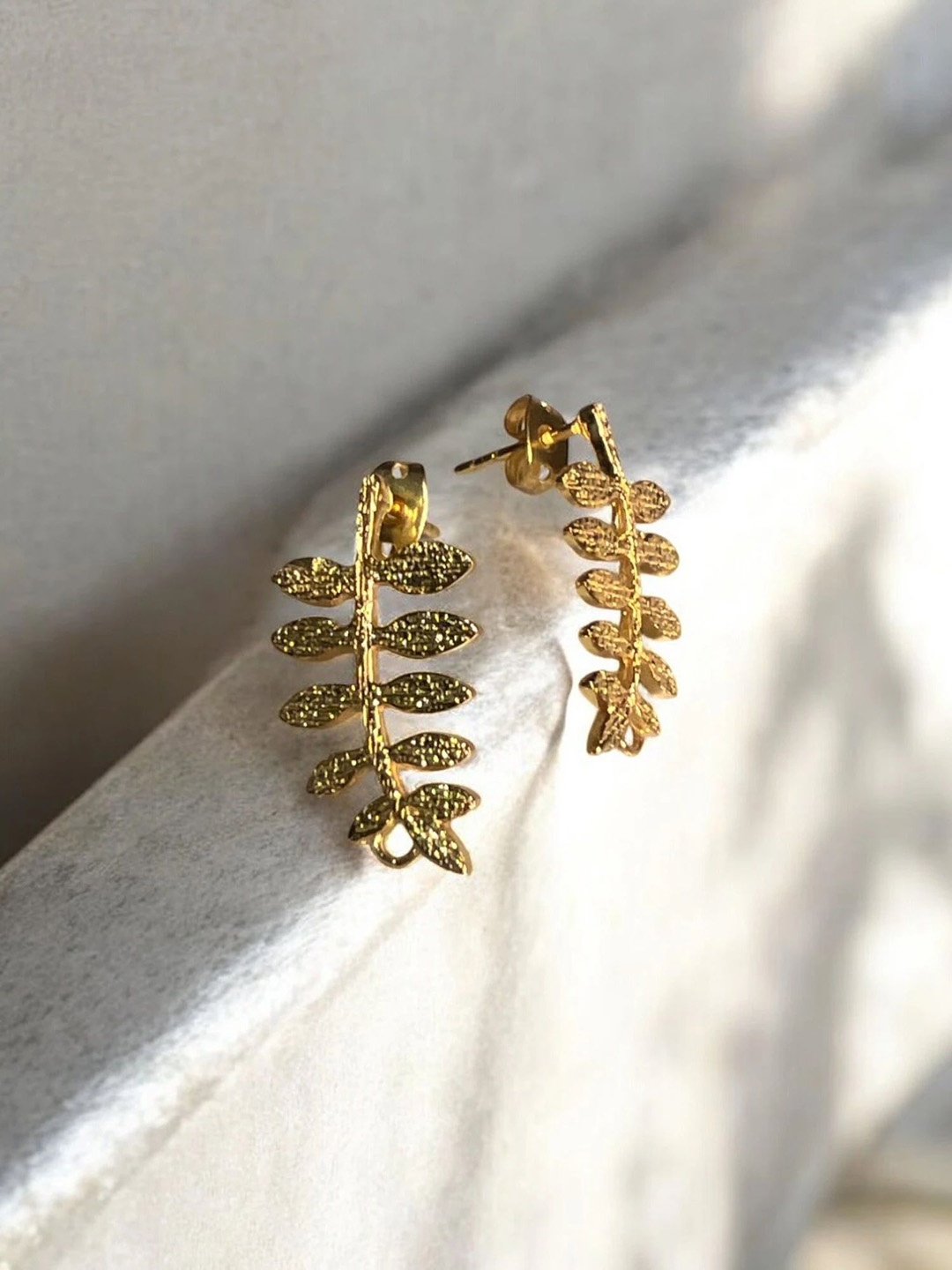 

VOGUE BY RITU Gold-Toned Leaf Shaped Studs