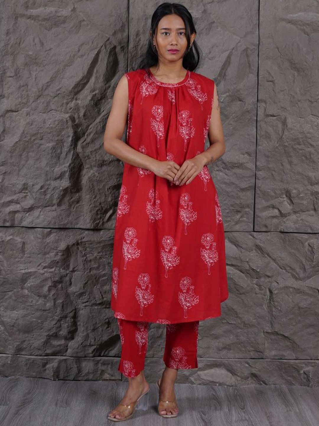 

The Quince Life Set Of 2 Rose Noir Printed Pure Cotton Tunic with Trouser, Red