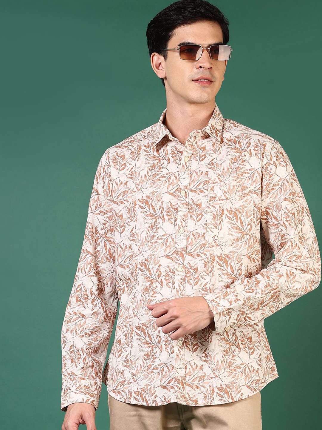 

V-Mart Men Floral Opaque Printed Casual Shirt, Brown