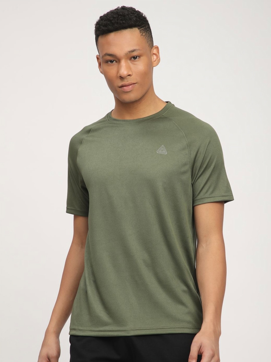 

R&B Men Solid Round Neck T-shirt, Green