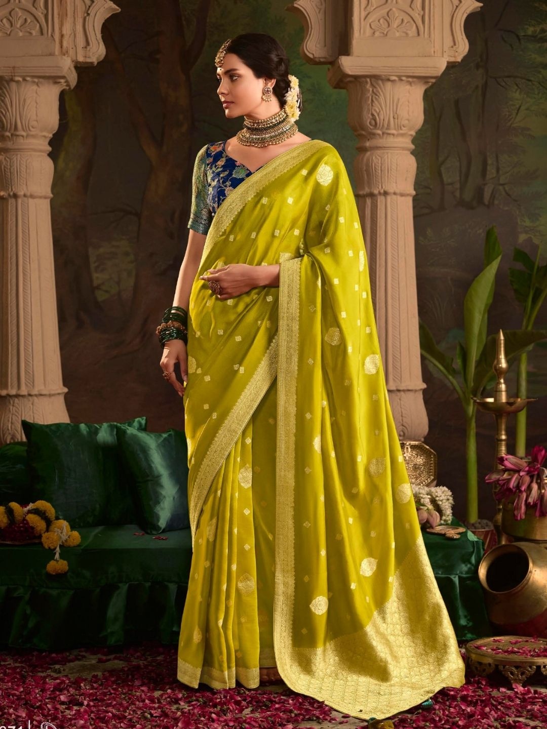 

DEVATITHI Lime Green Banarasi Silk Saree