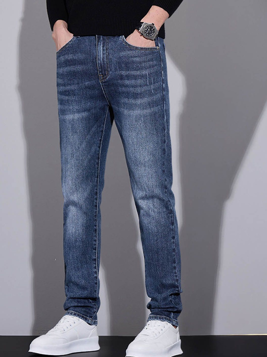 

StyleCast Men Slash Knee Light Fade Jeans, Blue