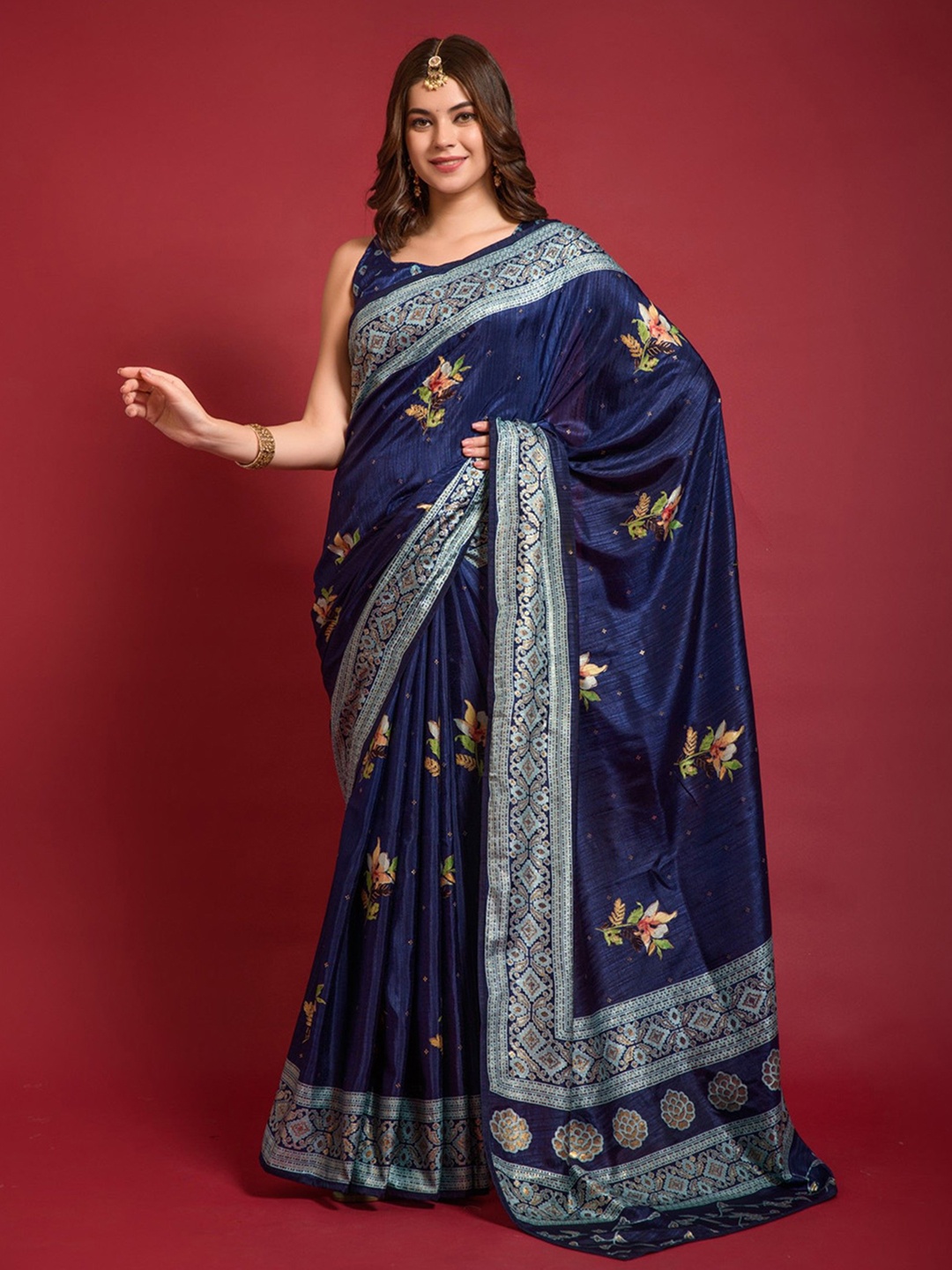 

DIVASTRI Floral Silk Blend Saree, Navy blue