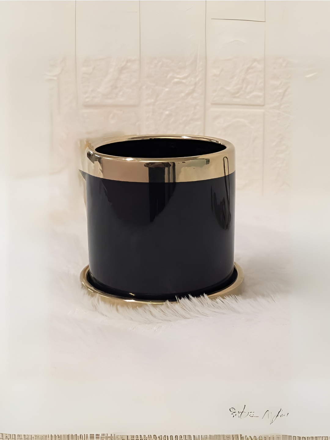 

Floral Boutique Black Round Shaped Ceramic Planter