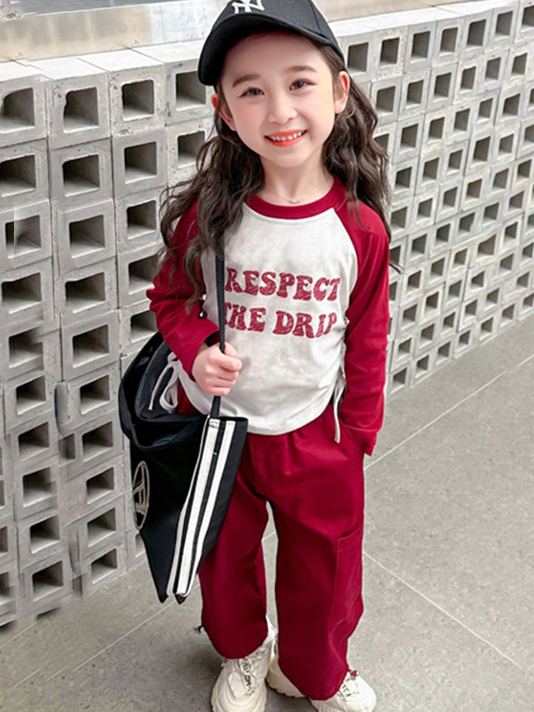 

LULU & SKY Girls Printed Raglan Sleeves T-Shirt With Joggers, Red