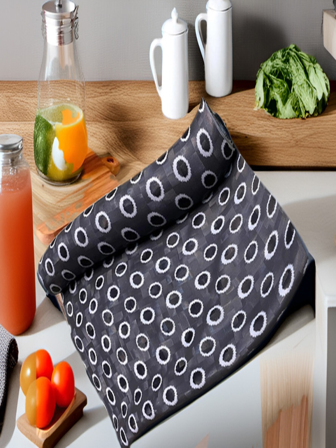 

REVEXO Black & White Printed Water-Resistant Shelf Liner