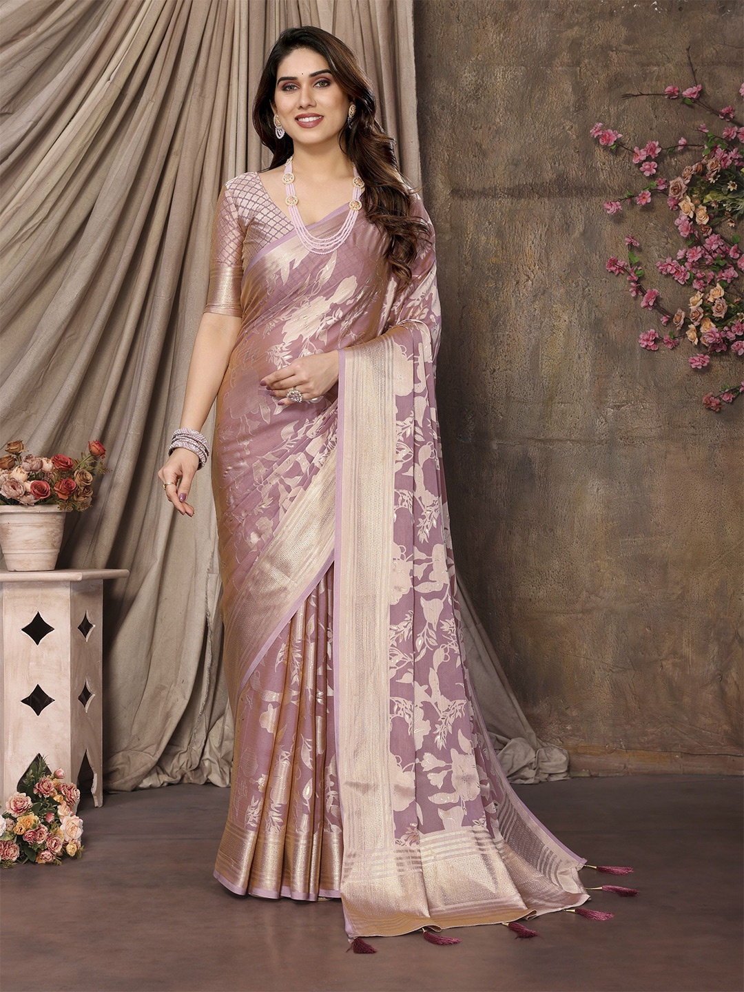 

Sangria Floral Printed Saree With Blouse Piece, Pink