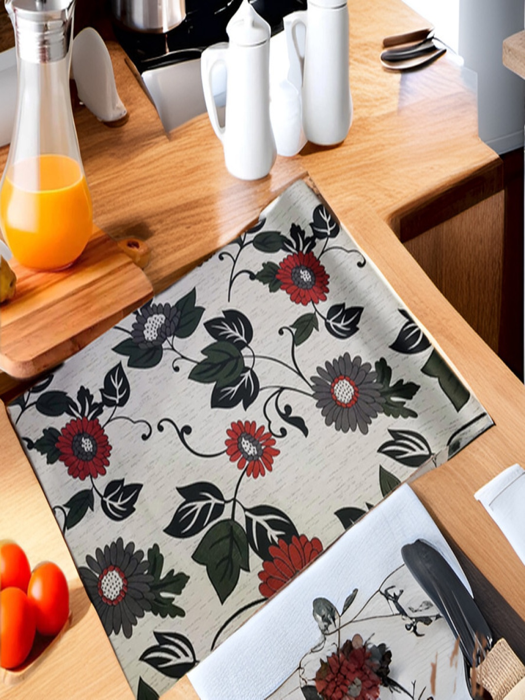 

REVEXO Black & White Printed Water-Resistant Shelf Liner