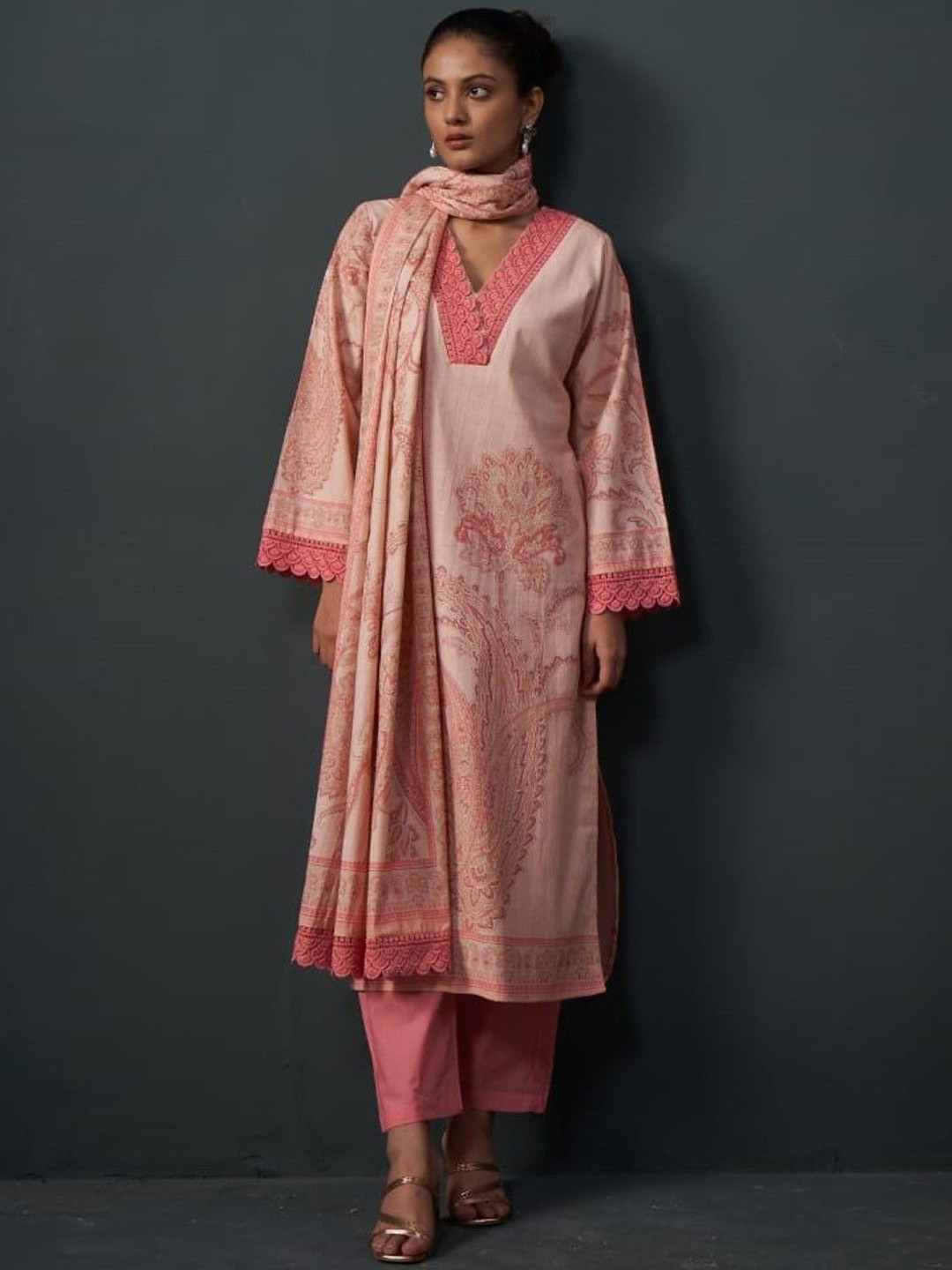 

AUTUMN LANE Ethnic Motifs Printed V-Neck Pure Cotton Kurta With Trouser And Dupatta, Pink