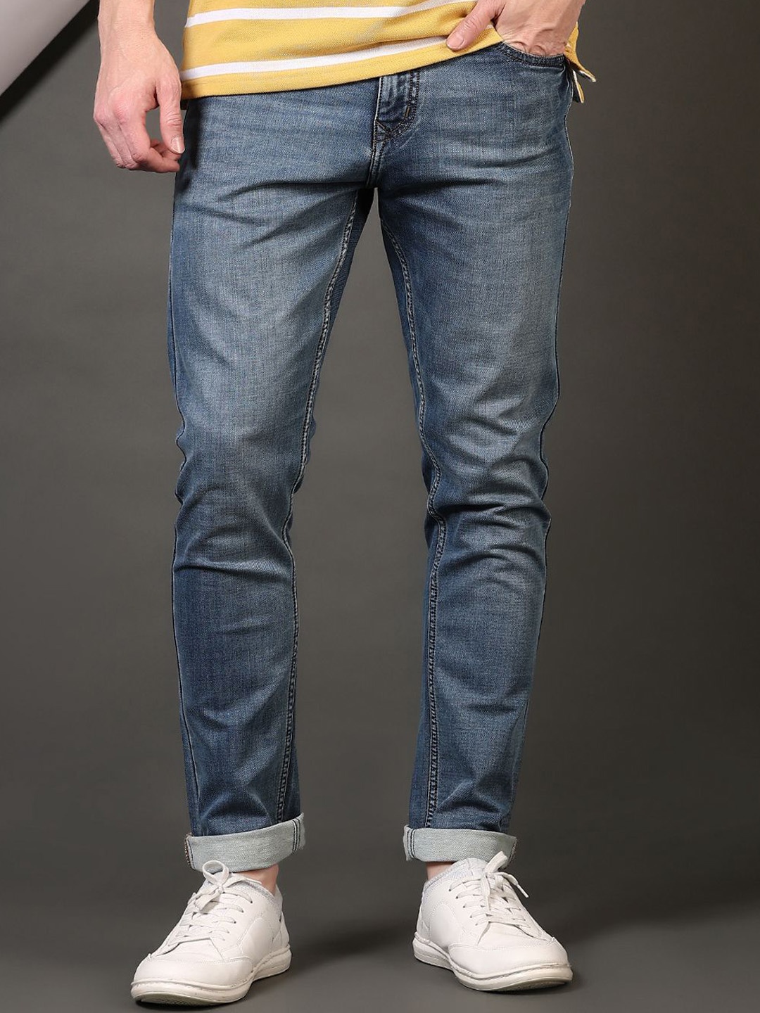 

V-Mart Men Cotton Knitted Denim Mid-Rise Light Fade Jeans, Blue